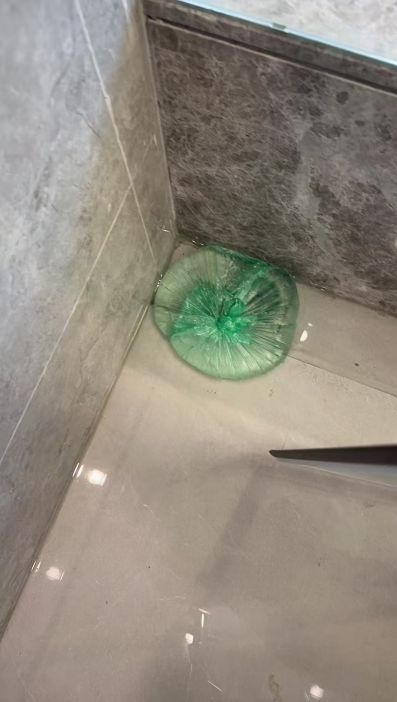 地漏积水排不干净、排水倒灌，是否属于施工缺陷